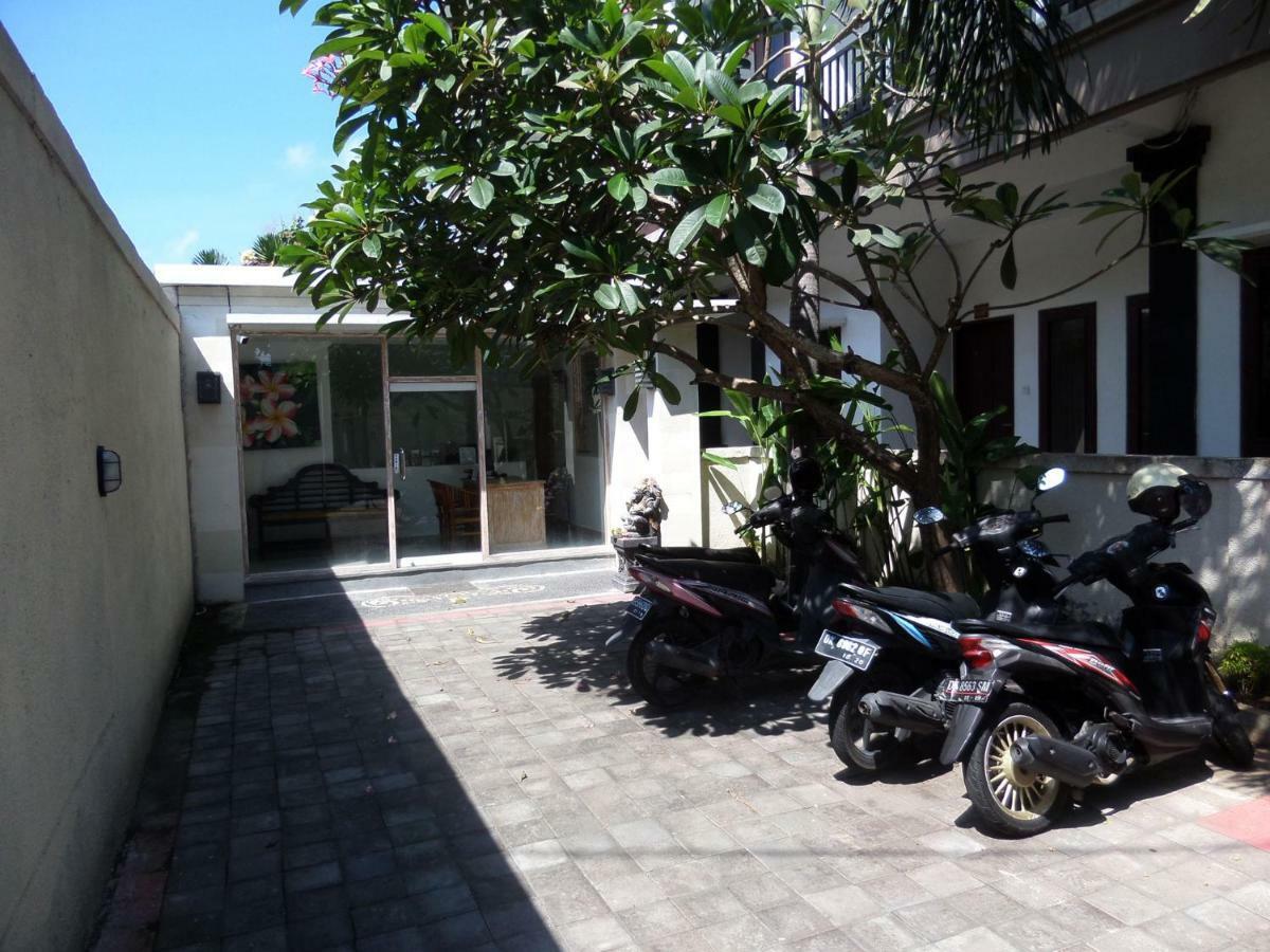 Aparthotel Krisna Seminyak Esterno foto